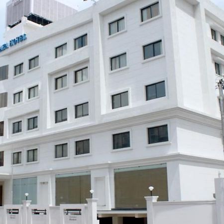 Hampshire Plaza Hotel Hyderabad Exterior photo